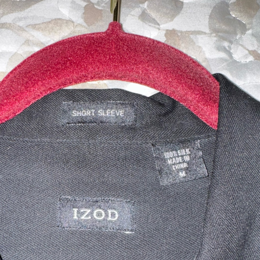Izod Short-Sleeve, Button-Down Silk Camp Shirt in Black - Picture 5 of 6